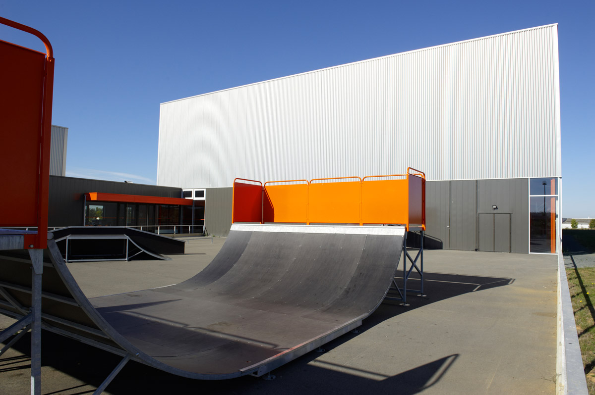 Skate park Sainte-Hermine par DGA Architectes