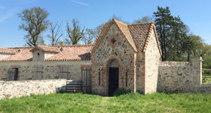 Maison en pierre apparente rénovée par l'agence DGA Architectes les Herbiers
